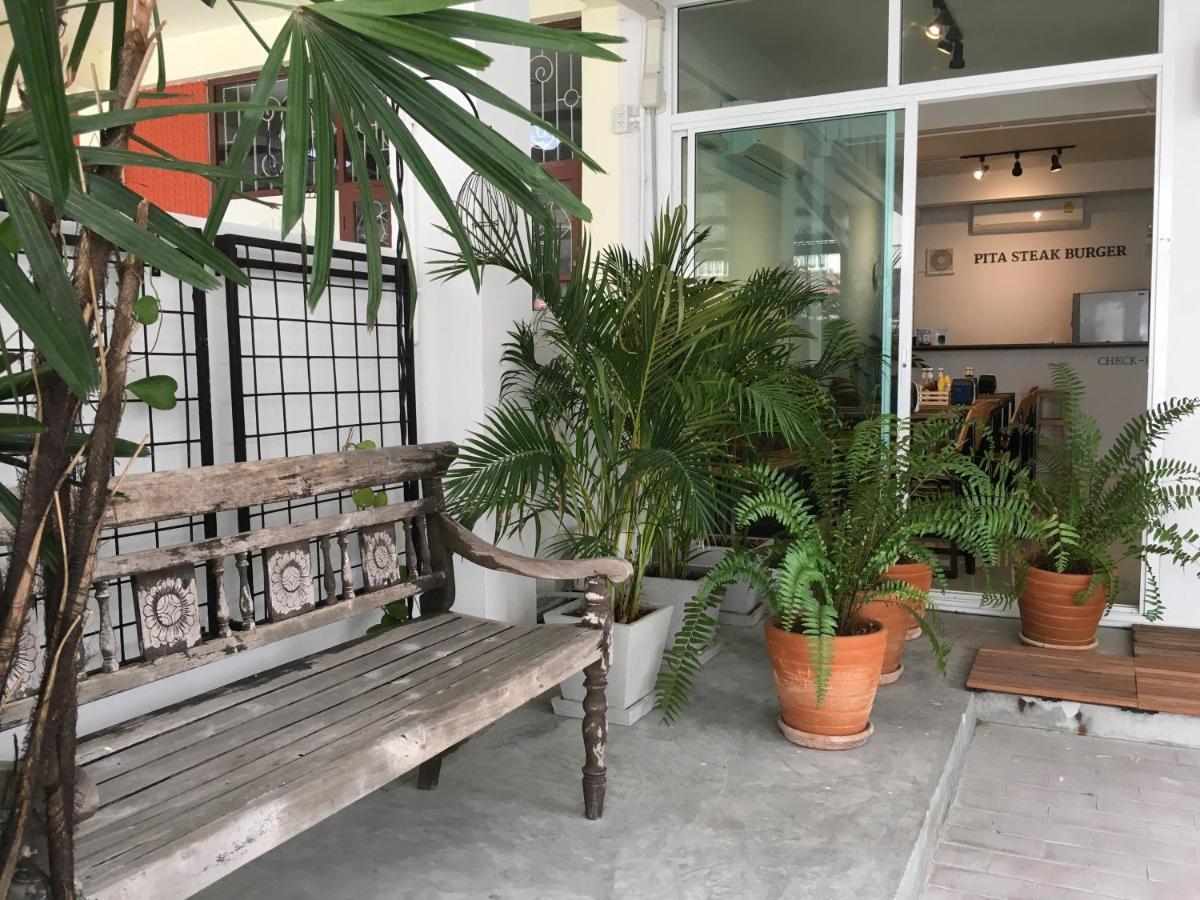 Pingplalee Female House Bed and Breakfast Bangkok Exteriör bild