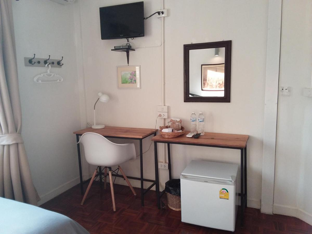 Pingplalee Female House Bed and Breakfast Bangkok Exteriör bild
