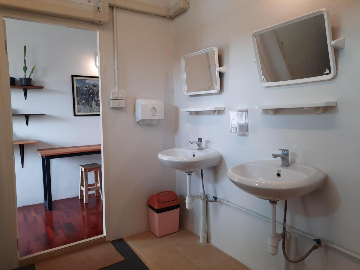 Pingplalee Female House Bed and Breakfast Bangkok Exteriör bild