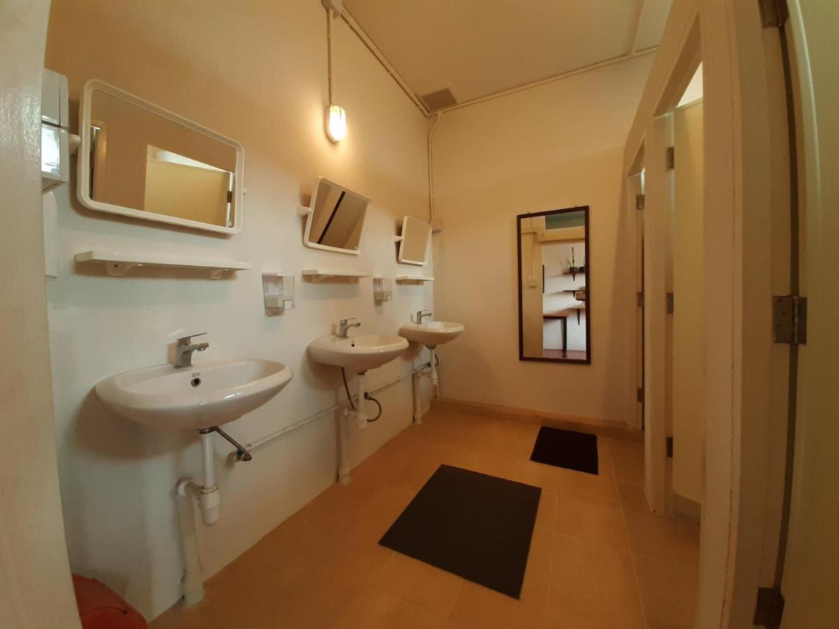 Pingplalee Female House Bed and Breakfast Bangkok Exteriör bild