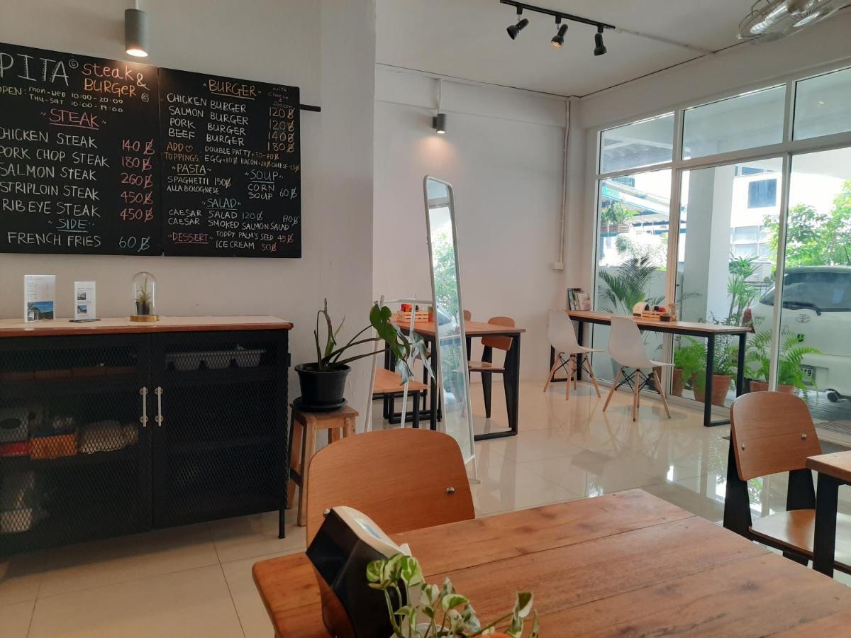 Pingplalee Female House Bed and Breakfast Bangkok Exteriör bild
